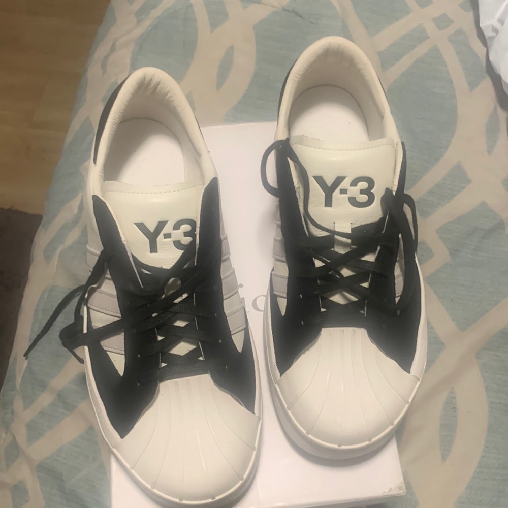 Worn once. Y-3 yohji star.
Rubber cupsole
Leather /Nubuck